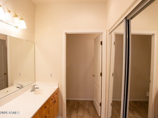 Foto del edificio - 4200 N 82nd St