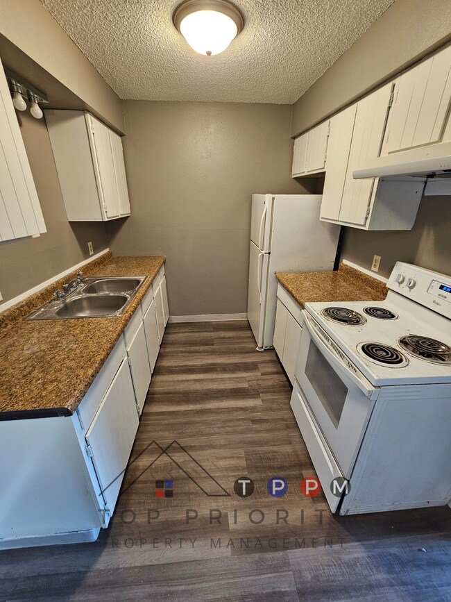 1229 Ravenwood Rd, Waterloo, IA 50702 Apartments in Waterloo, IA