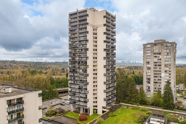 Photo du bâtiment - Lougheed Village - Tower West