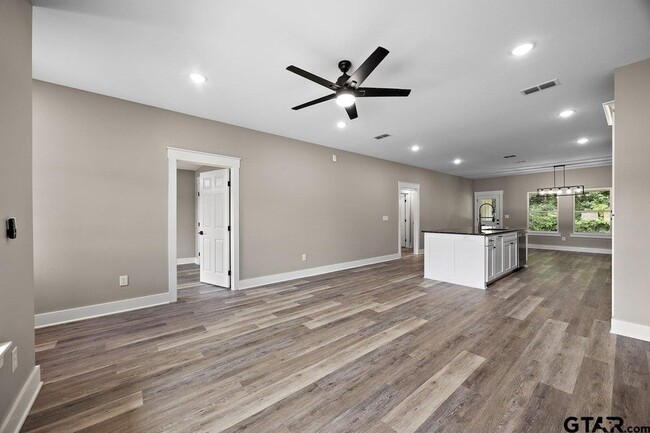 Foto del edificio - 437 Tara Lane