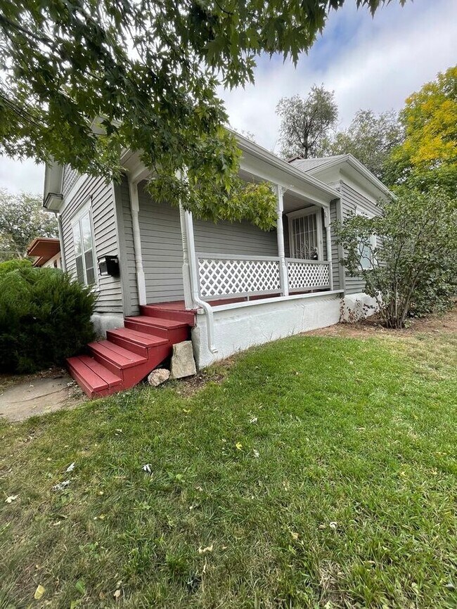 Foto del edificio - 3 Bedroom rancher in desirable West Side C...