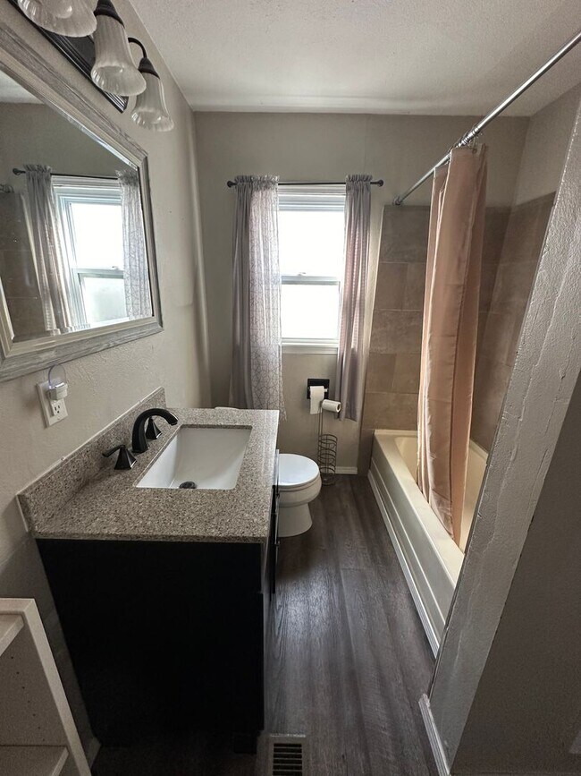 Foto del edificio - 3 bedroom/1 bath home