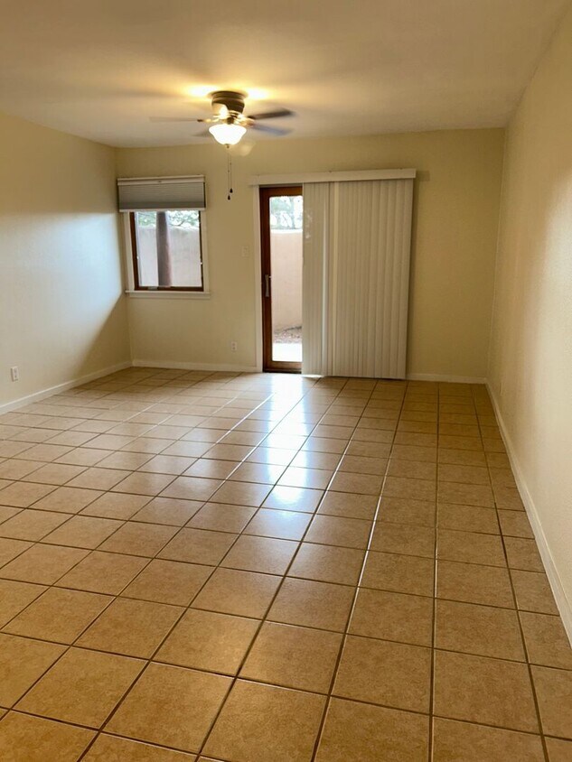 Primary Photo - 601 W. San Mateo Road #28 - Lease Only *LE...