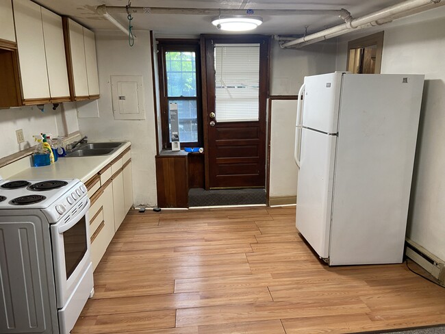 Building Photo - 242 Hudson Ave