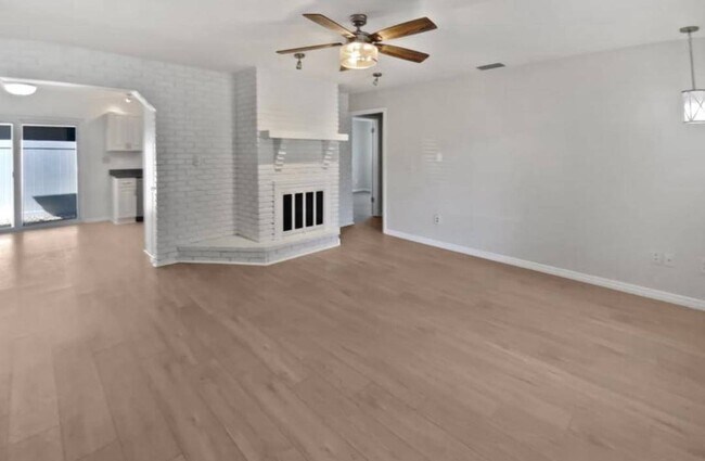 Foto del edificio - 1405 Rosewood Ave