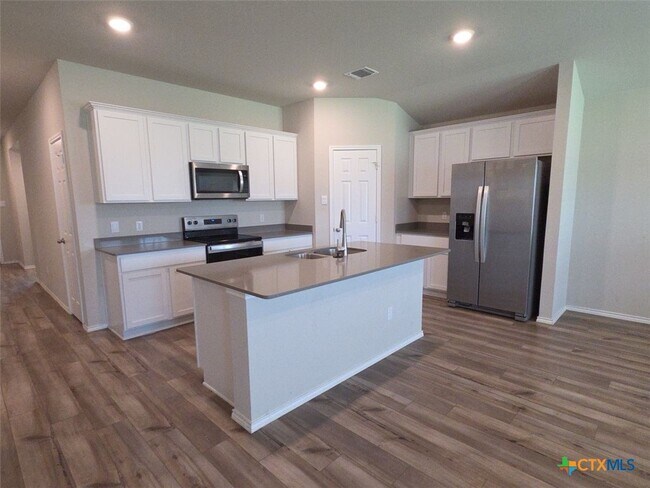 Foto del edificio - 7005 Luella Dr