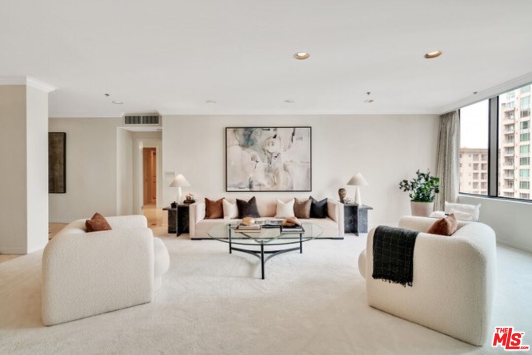 Foto principal - 10724 Wilshire Blvd