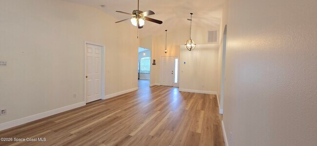 Building Photo - 2564 Ventura Cir
