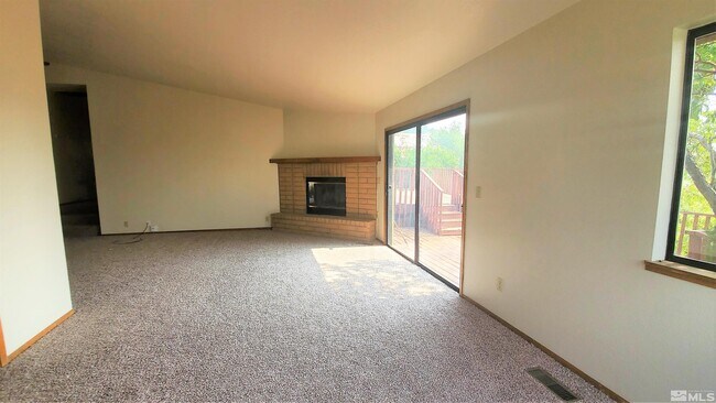 Building Photo - 3060 Comstock Dr
