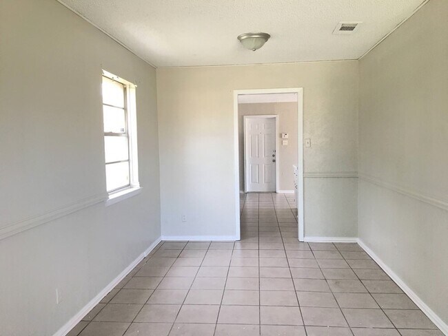 Building Photo - 1306 Linda Spur