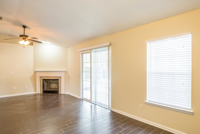 Foto del edificio - 7756 Enderby Ave E