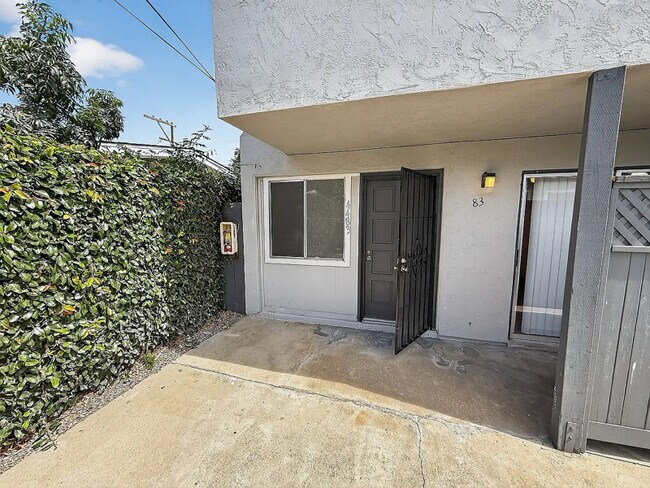 Foto del edificio - 4483 Bond St