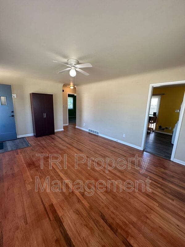 Photo - 404 10th St House