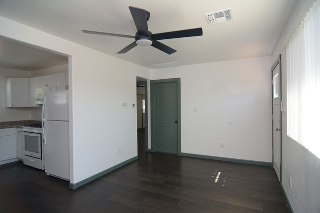 Building Photo - Remodeled 2 Bedroom 1 Bath Duplex! Great Central Tucson Location!