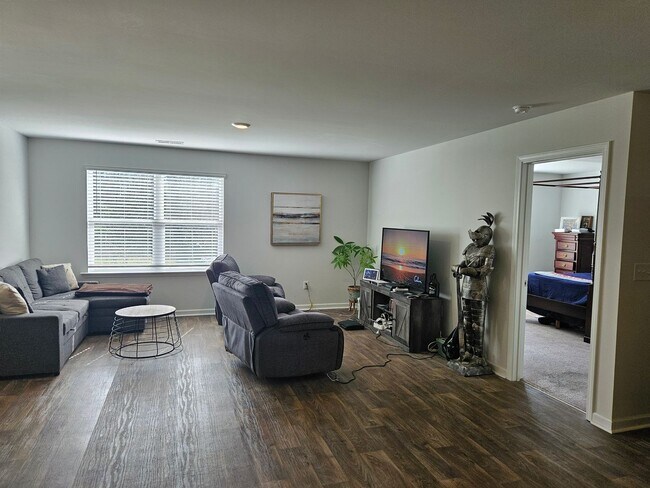 Foto del edificio - Lovely 3 Bedroom, 2 bath unfurnished home located in Sneads Ferry - Everett's Creek community