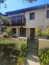Building Photo - 501 E Bougainvillea Ln