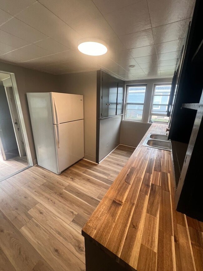 Foto del edificio - 3 Bed - 1 Bath House for Rent in Cedar Fal...