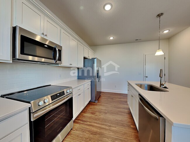 Building Photo - 8331 Merlin Dr