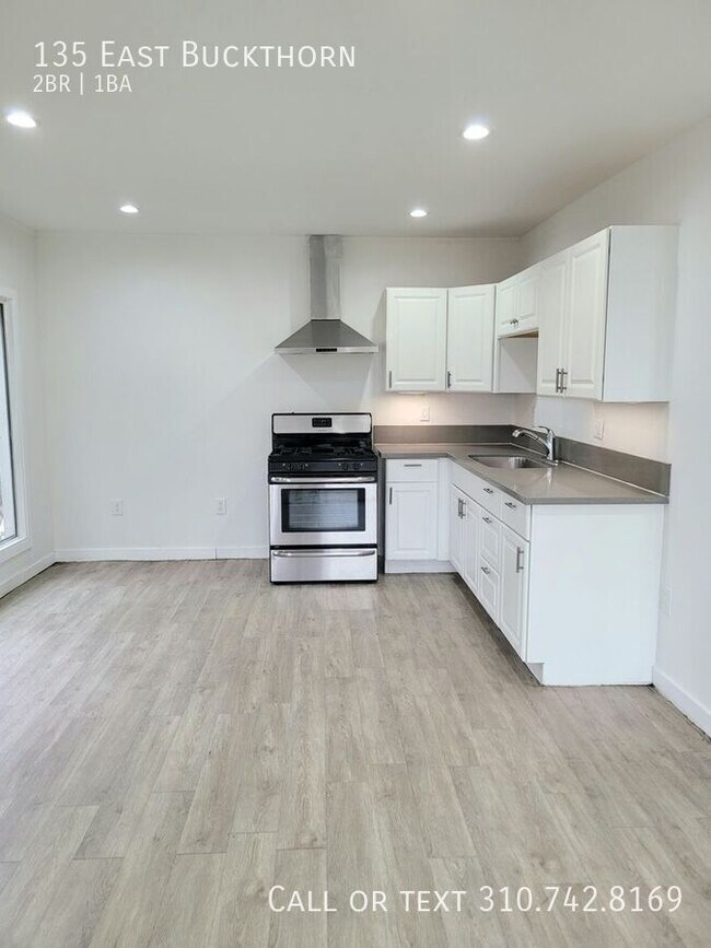 Foto del edificio - 135 East Buckthorn-