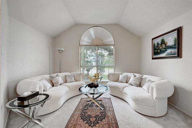 Building Photo - 15300 Quinley Dr