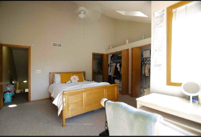 Foto del edificio - 2829 Springdale Ln