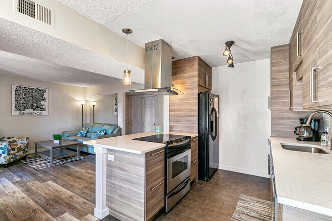 Building Photo - 3141 S Tamarac Dr