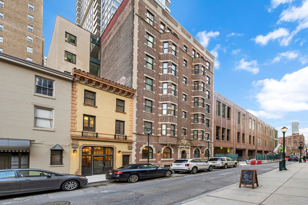 Primary Photo - Ronan Flats