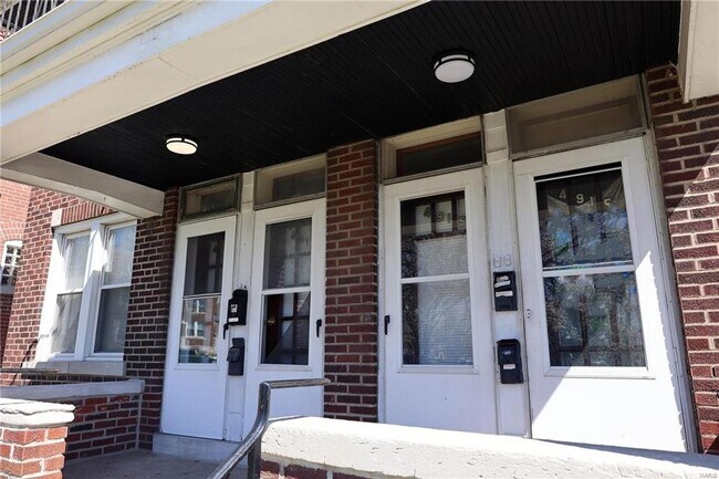 Foto del edificio - 4915/4917 Lindenwood Ave
