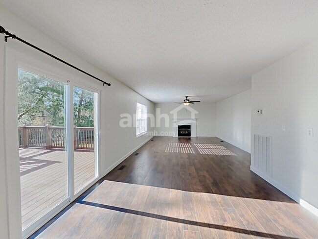 Building Photo - 709 Comanche Court