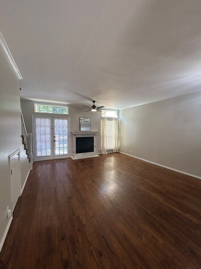 Building Photo - Fabulous townhouse in a private and quiet ...