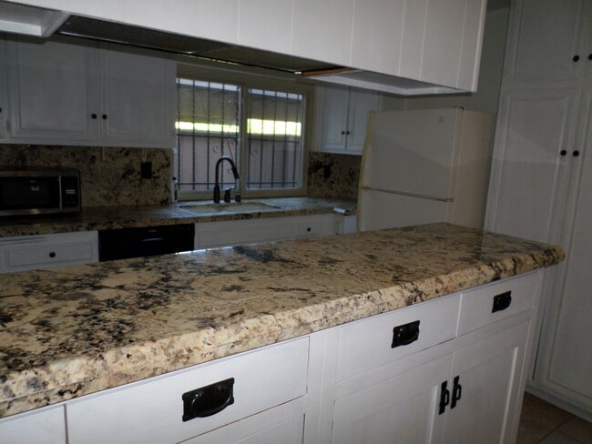 Foto del edificio - UTC 3 bedroom Townhome