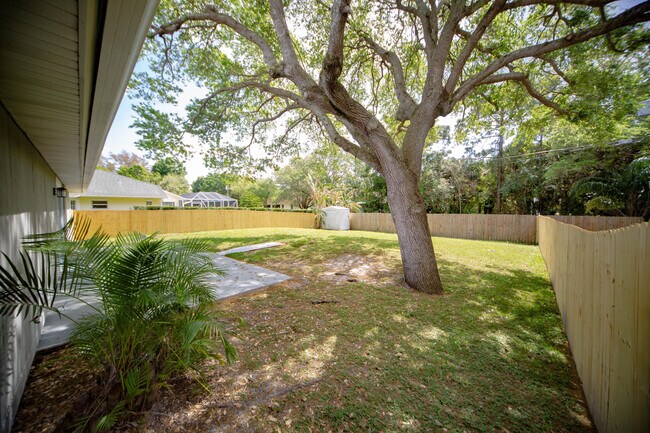 Building Photo - 582 Bayharbor Terrace