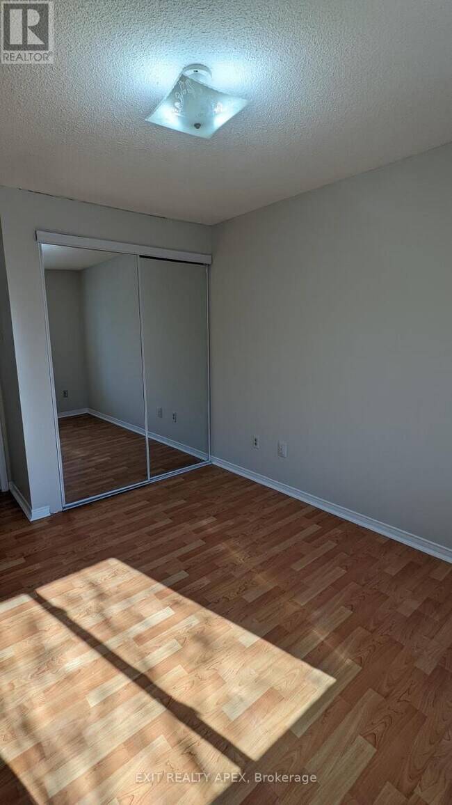 Photo du bâtiment - 401-401 Sewells Rd