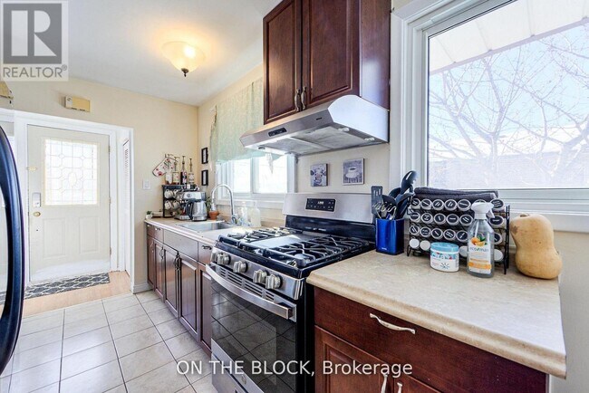Photo du bâtiment - 151 Nugent Dr