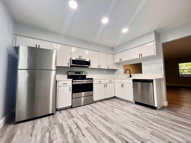 Building Photo - 5305 N Boulevard