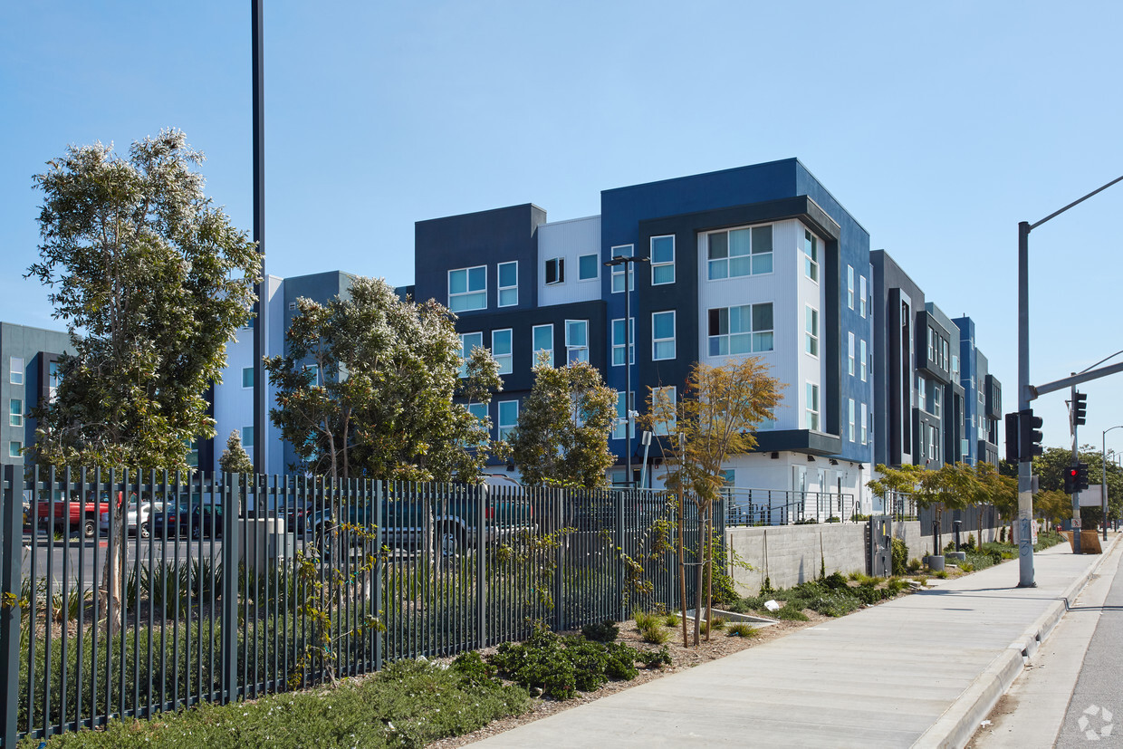 Foto del edificio - El Segundo Boulevard Apartments