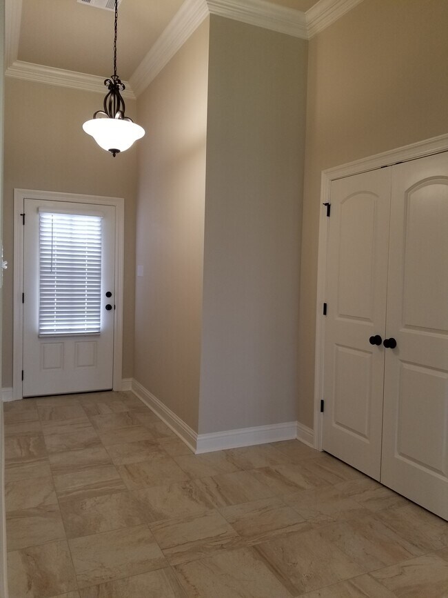 Building Photo - 112 Melanie Rose Dr