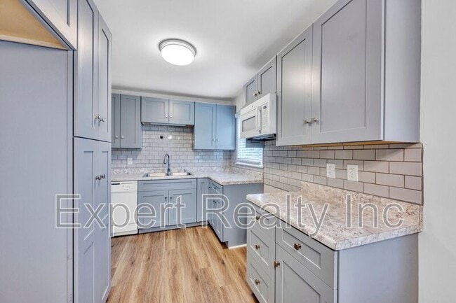 Building Photo - 204 Lake Drive Circle NE
