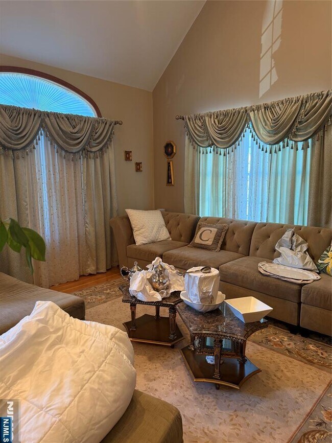 Building Photo - 424 Page Ave