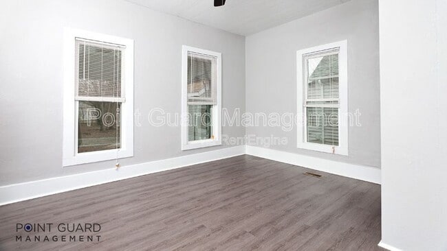 Building Photo - 226 S Millwood Ave