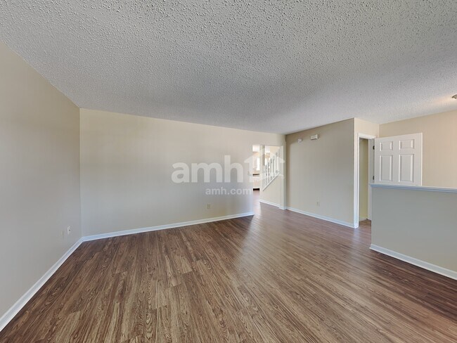 Foto del edificio - 143 E Pine Ridge Dr