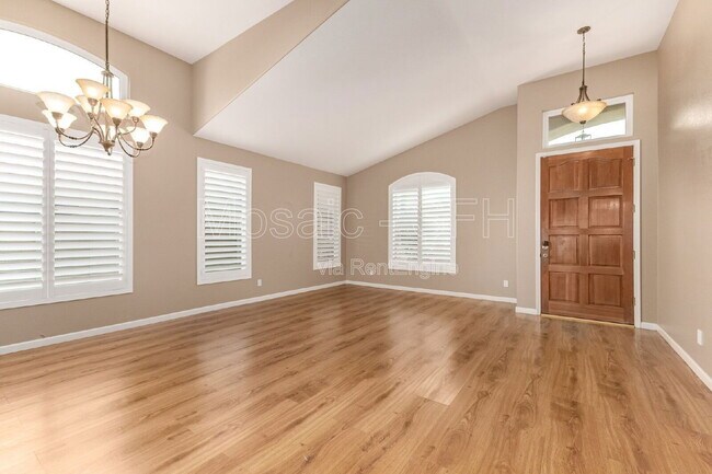 Foto del edificio - 2738 E Silverwood Dr