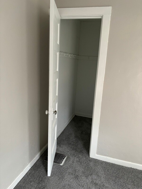 Building Photo - 9422 Dickens Ave