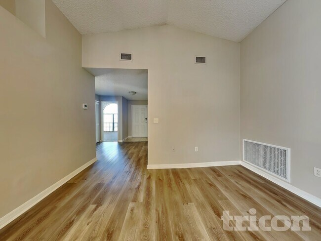 Foto del edificio - 914 Whisper Lake Dr