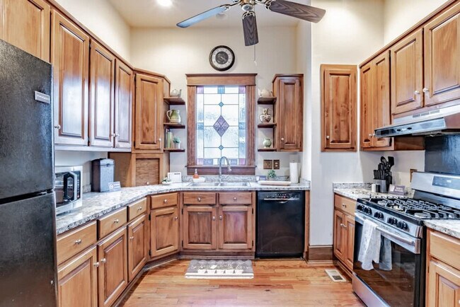 Building Photo - 1754 Hunter Ave