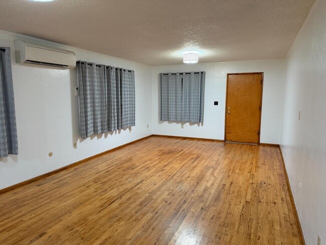 Building Photo - 1915 SE Debord St