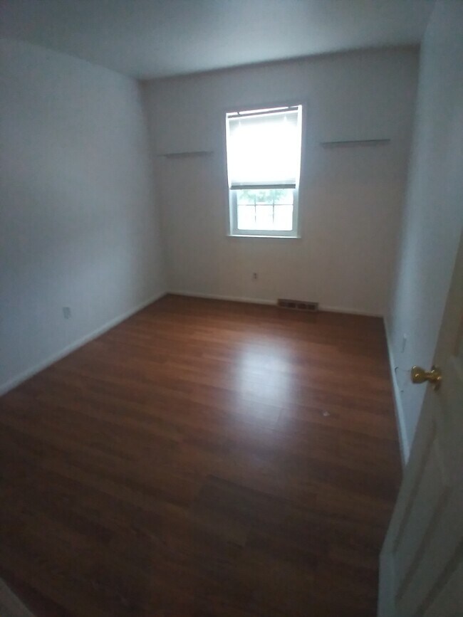 Building Photo - 16 Forest Creek Dr