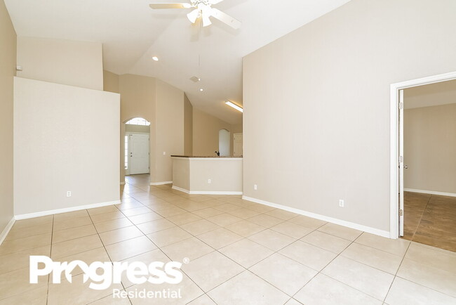 Building Photo - 202 Tower View Dr W