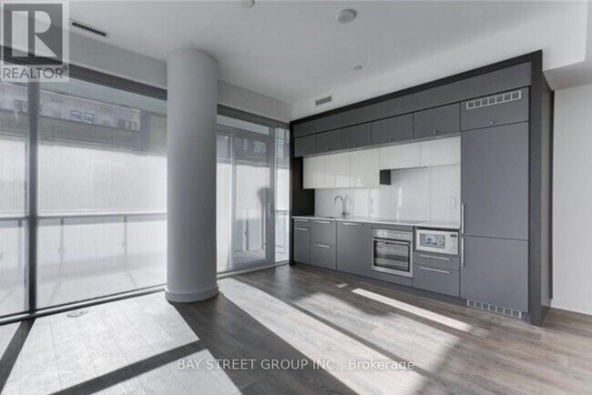 Building Photo - 15 Grenville St