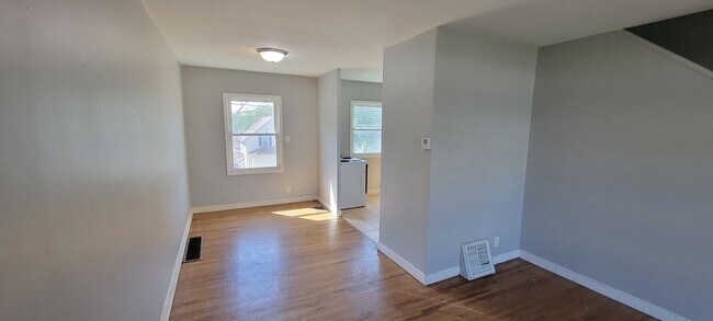 Foto del edificio - 3 Bed 1 Bath Townhouse